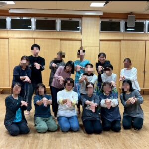 出張レッスン?! ご縁がありまして、保育士さん達の勉強会でフラのレクチャーをして参りました。さすが!保育士さん達!!スムーズに踊られていました!!そして、『お礼に』と素晴らしい合唱をしてくださいました。